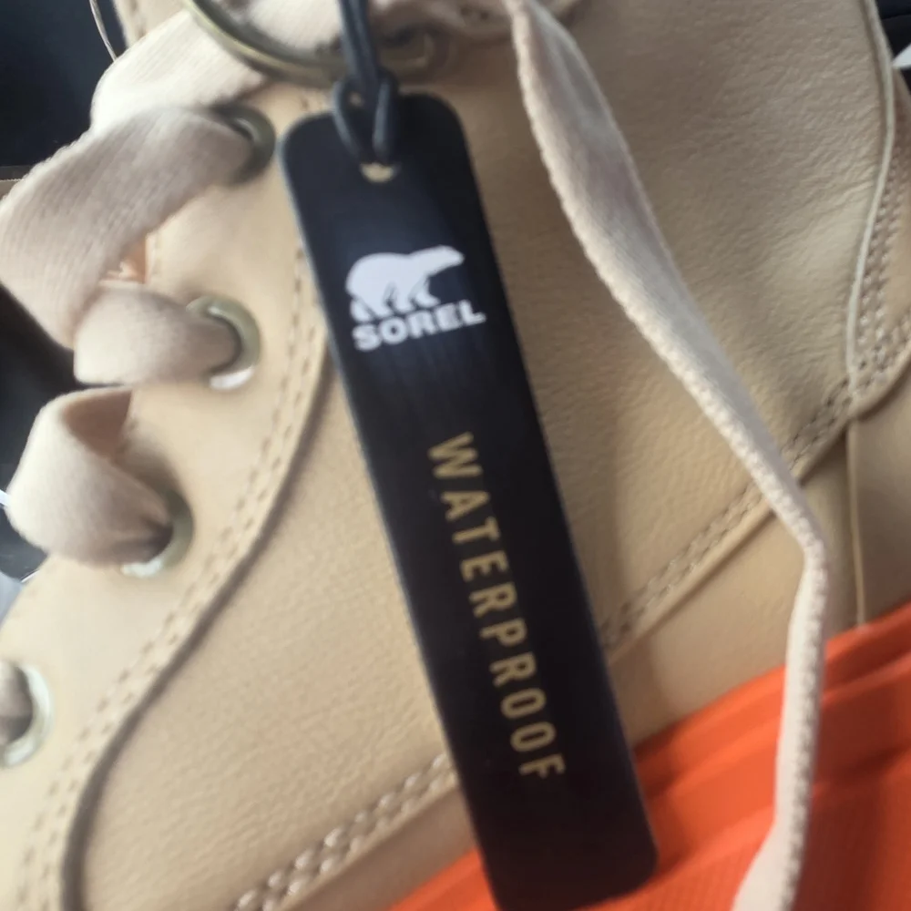 Sorel Women's Lace-Up Cream and Orange Boots Size 7.5. - Picture 8 of 12